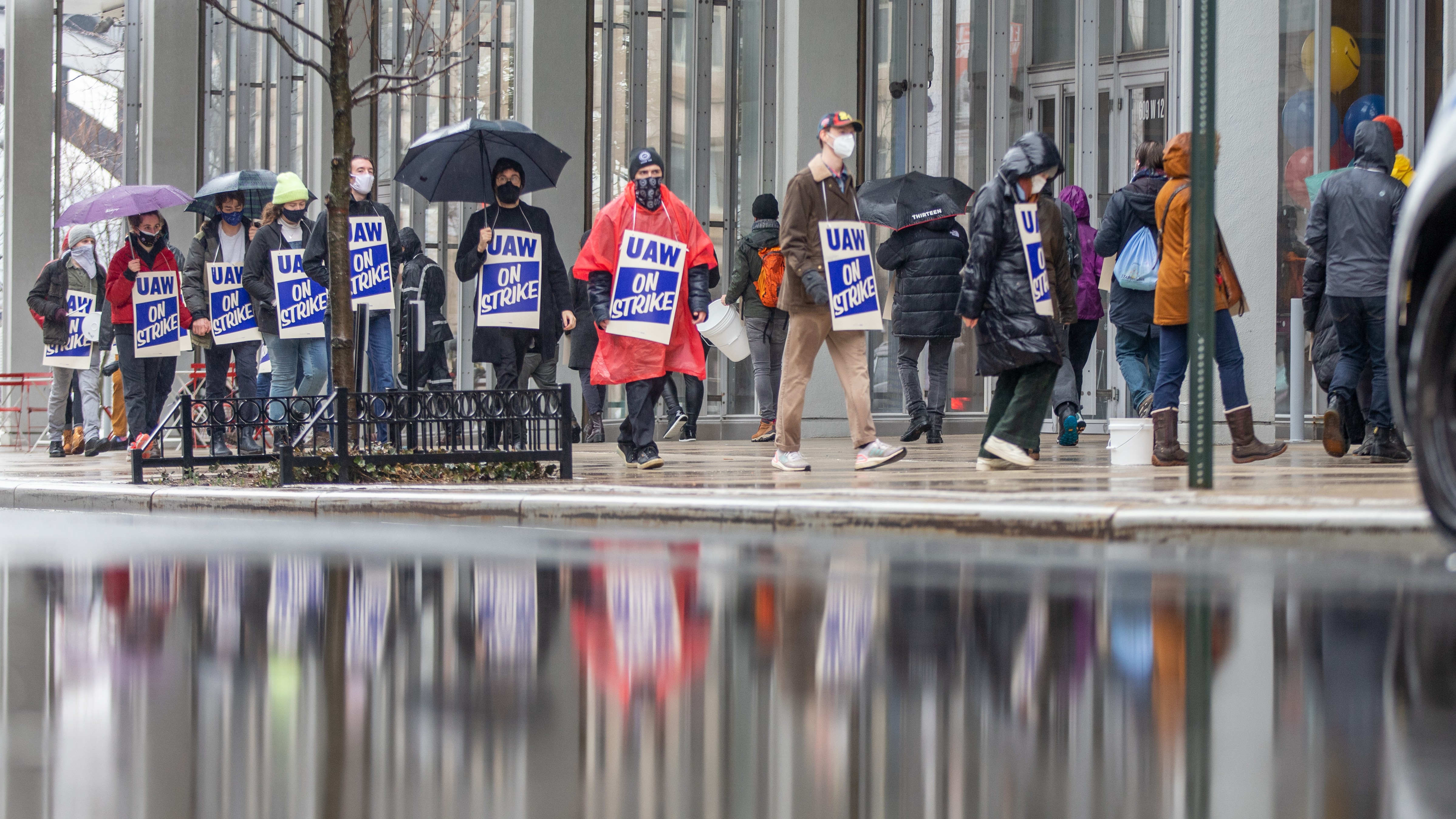 Photo of striking Columbia workers on the picket line